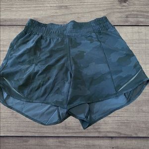 Women’s Hotty Hot Cameo Shorts Size 4 Tall